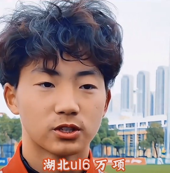 萬項談全運(yùn)會吊射破門：發(fā)現(xiàn)門將站位不是很好，就很自信的射門