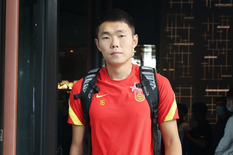 媒體人：國足征召5名邊后衛真的有必要嗎？中場堆積眾多8號位