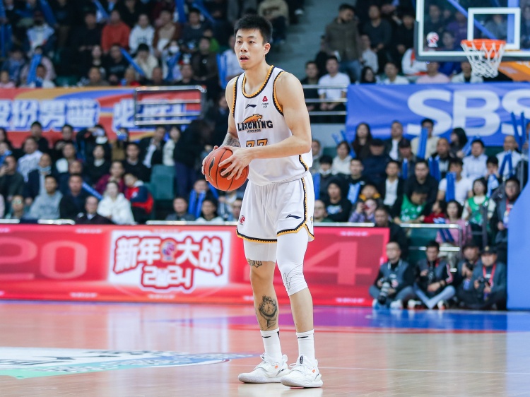 攻防俱佳！張鎮麟15中8拿到19分7板6助5斷2帽
