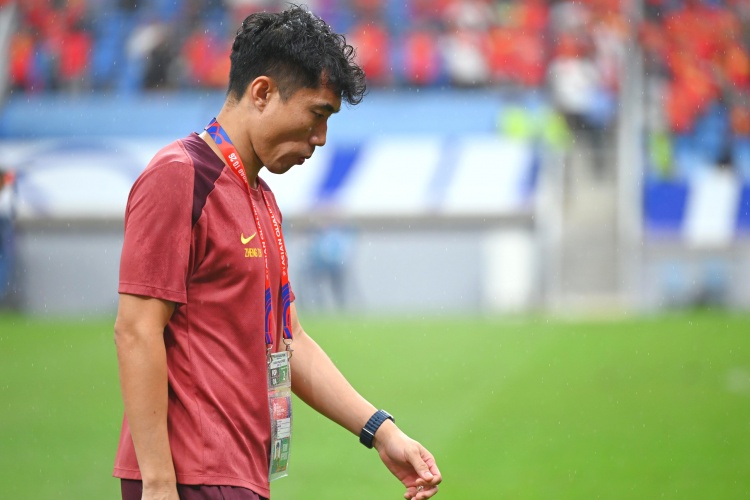 滬媒：單后腰讓國足防守承受更大壓力，若鄭智沒退役或能勝任