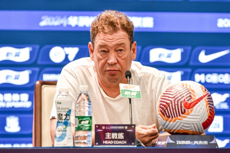 斯盧茨基：本賽季爭(zhēng)冠隊(duì)伍有5支 上次主場(chǎng)贏國(guó)安是15年對(duì)我沒影響